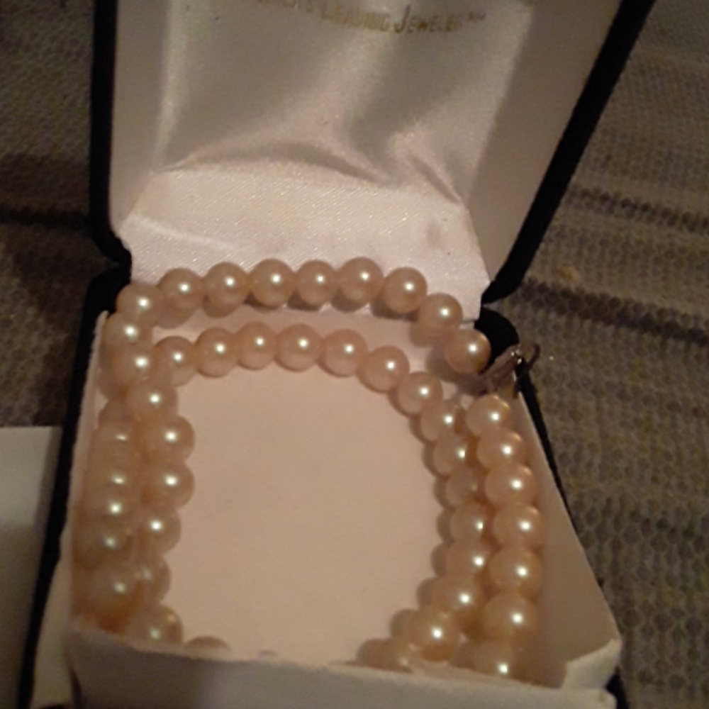 Pearl necklace